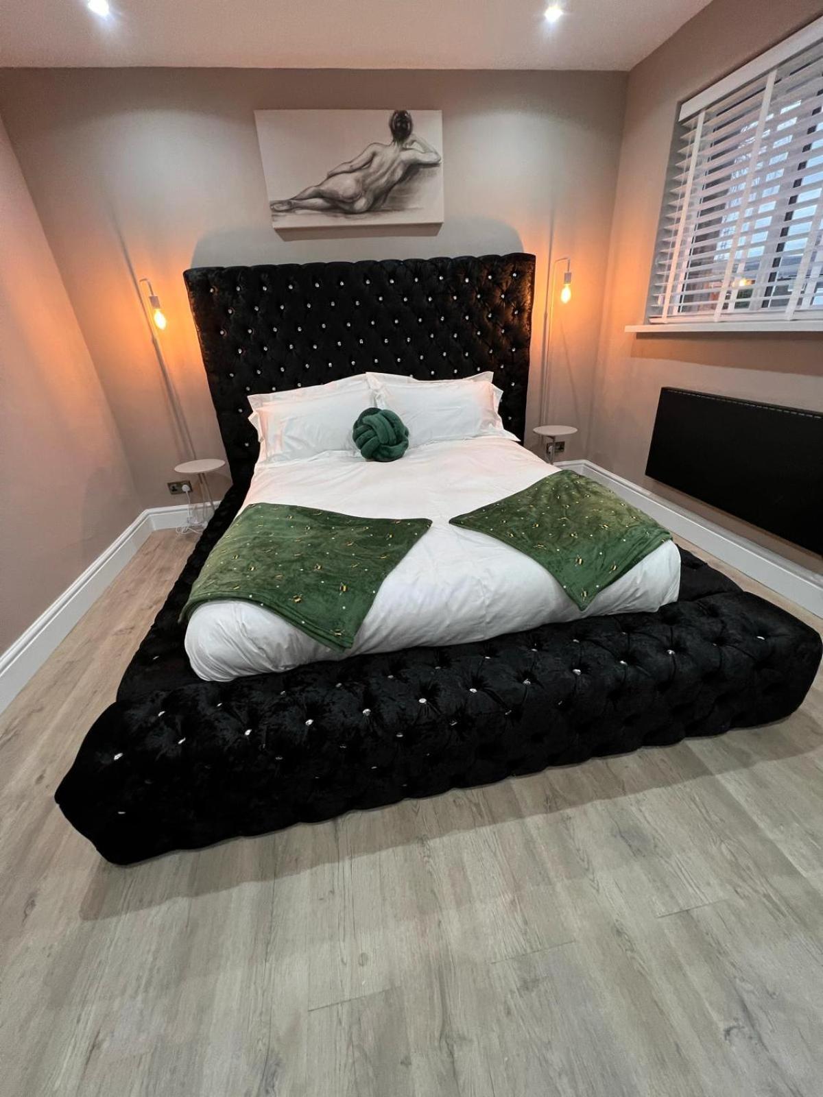 Premier Inn Comfort Mattresses - Sleeps 6 มิดเดิลตัน ภายนอก รูปภาพ