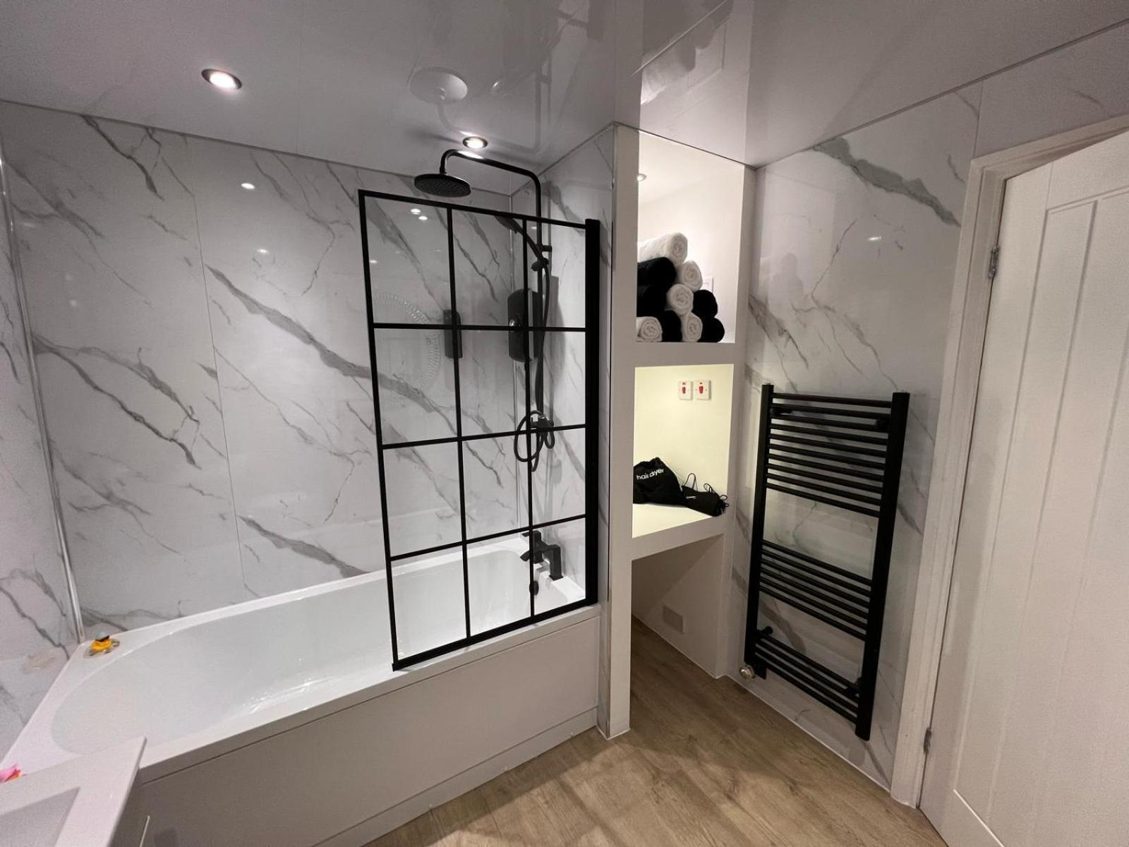 Premier Inn Comfort Mattresses - Sleeps 6 มิดเดิลตัน ภายนอก รูปภาพ