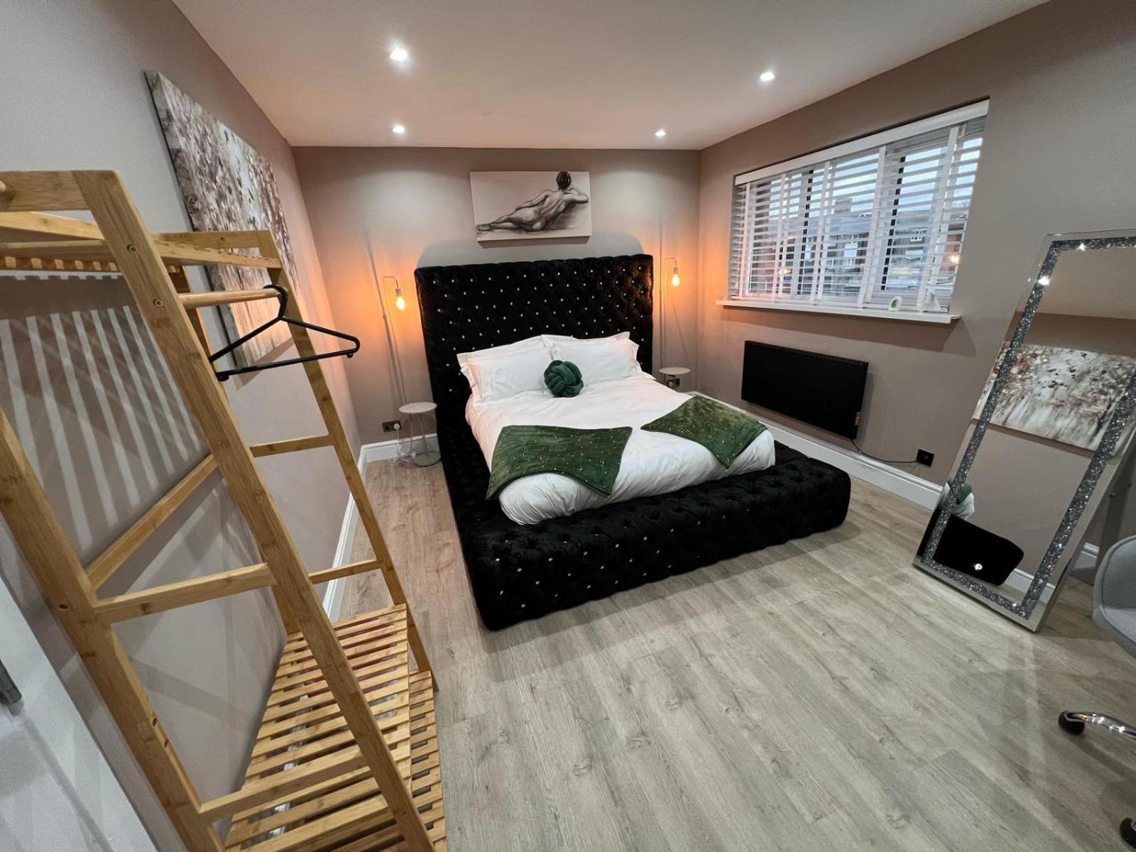 Premier Inn Comfort Mattresses - Sleeps 6 มิดเดิลตัน ภายนอก รูปภาพ