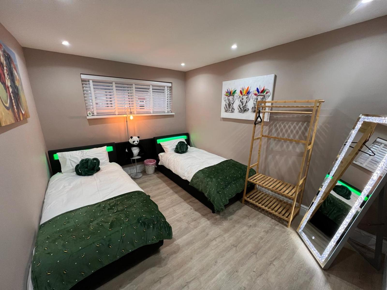 Premier Inn Comfort Mattresses - Sleeps 6 มิดเดิลตัน ภายนอก รูปภาพ
